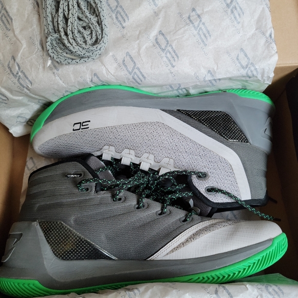 Gently used Stephen Curry 3 men's size 10.5 - Picture 4 of 11